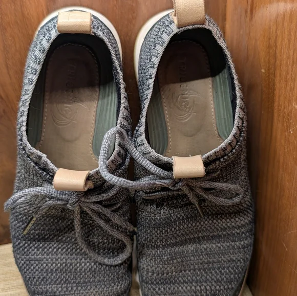 Women's Gray Knit Casual Shoes - Picture 4 of 5
